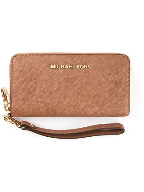 michael kors jet set go wallet